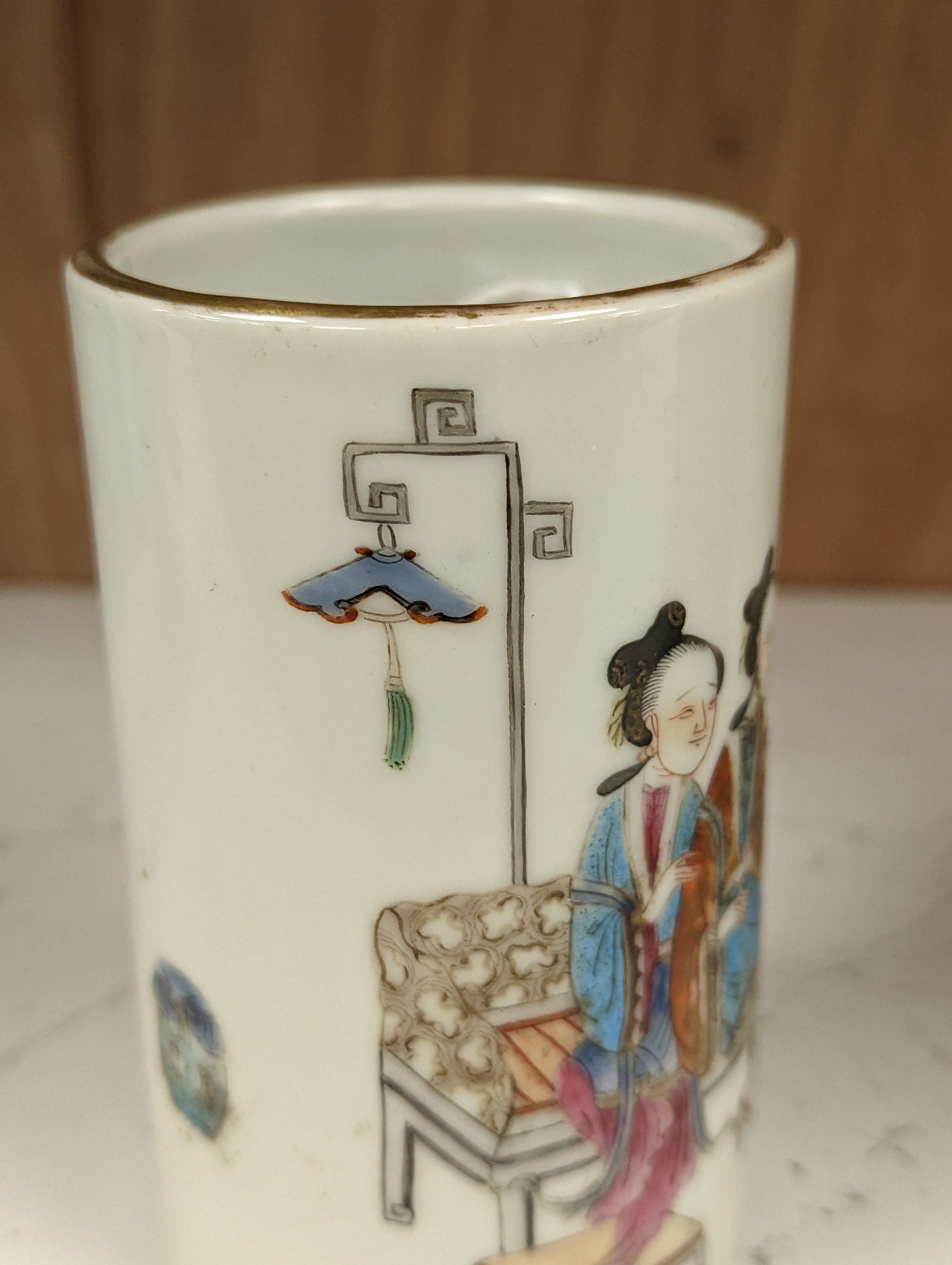 A Chinese famille rose brushpot - 11cm high